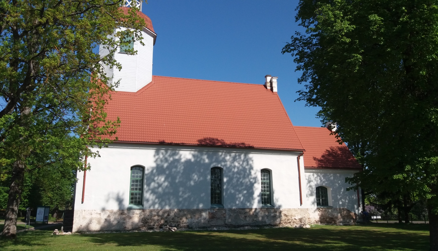 Ir sākušies Valkas – Lugažu evaņģēliski luteriskās baznīcas pamatu atjaunošanas būvdarbi