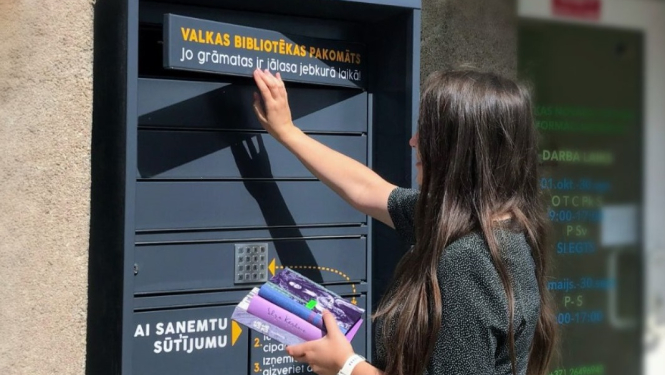 Valkas bibliotēkā jauns pakalpojums – grāmatu pakomāts