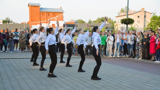 Dejotājas