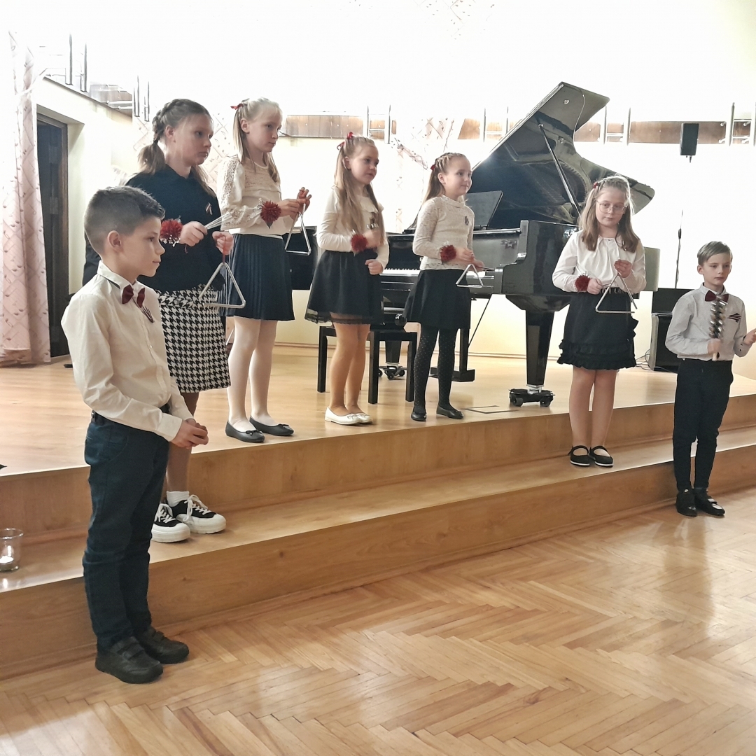 Valsts svētku koncerts J.Cimzes Valkas Mūzikas skolā