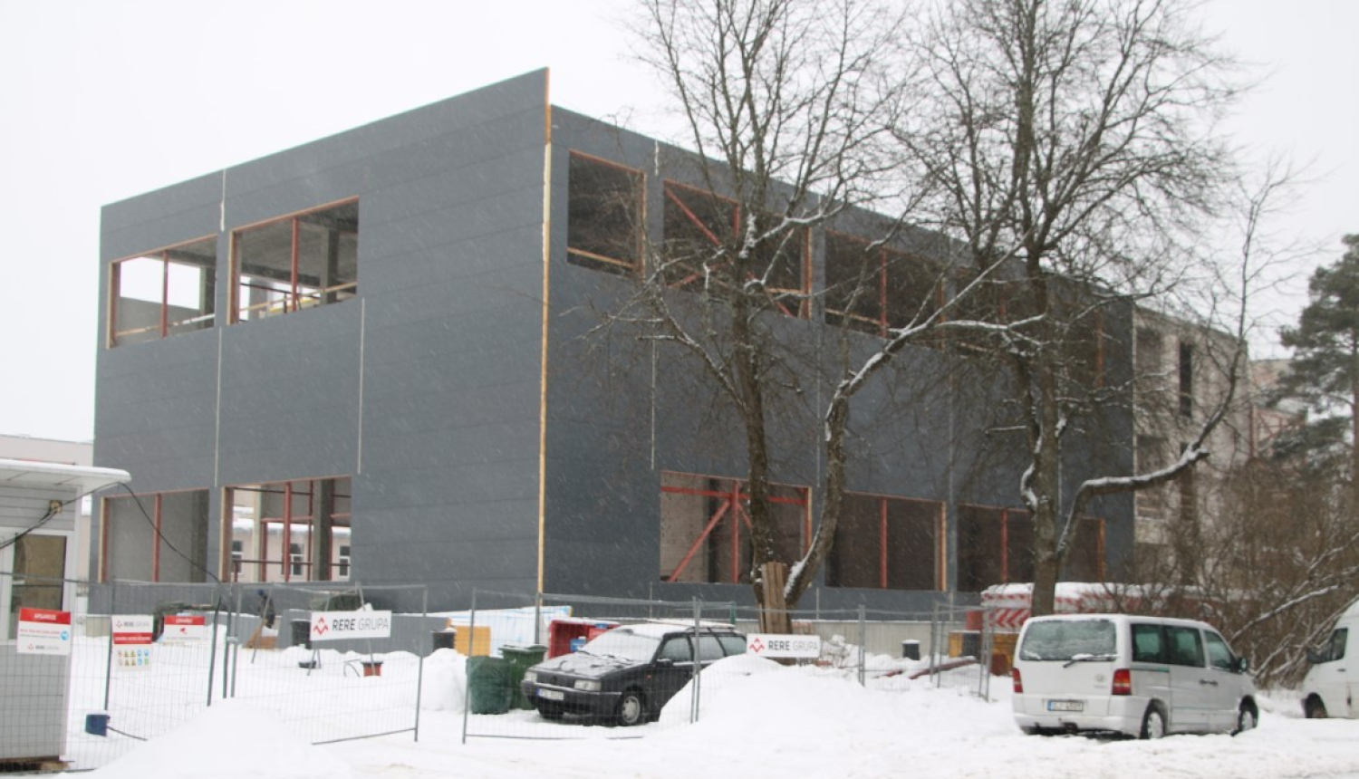 Turpinās būvdarbi Valkā, Varoņu ielā 37A, 39A