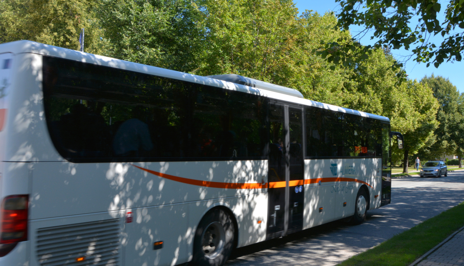 Autobuss vasarā