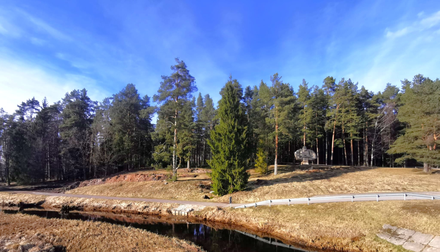Estrāde