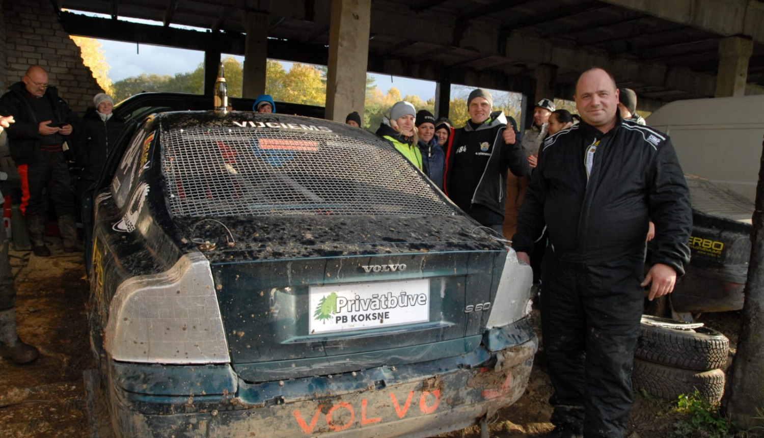 Gatis Ģērmanis pie sava auto