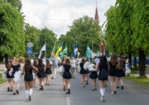 Valkas un Valgas svētku parāde