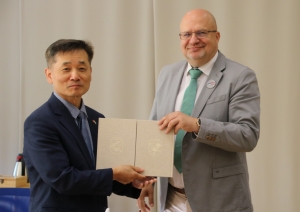 Valkas novadā viesojas Korejas Republikas vēstnieks 2