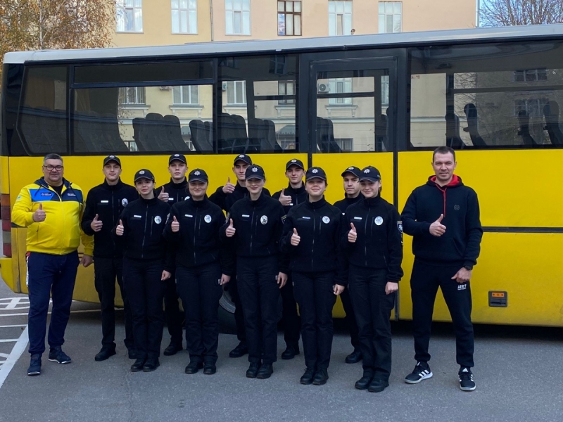 VALKAS PAŠVALDĪBAS DĀVINĀTAIS AUTOBUSS KALPO TOPOŠO UKRAINAS POLICISTU PĀRVADĀŠANAI 5