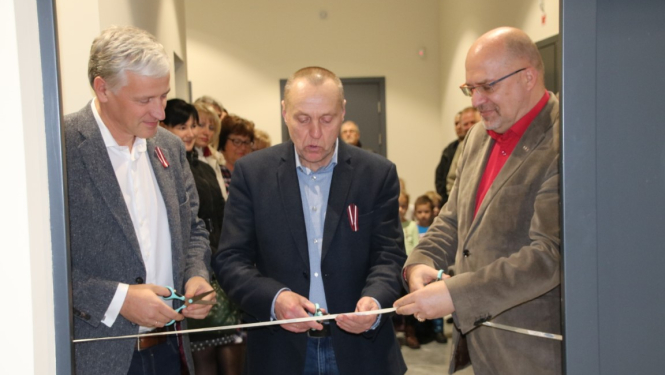 Ar svinīgo pasākumu atklāta ražošanas ēka Varoņu ielā 39A, Valkā