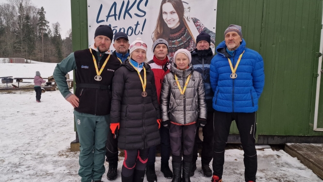 Valkas novada sporta veterāni izcīna medaļas LSVS 60. sporta spēlēs distanču slēpošanā