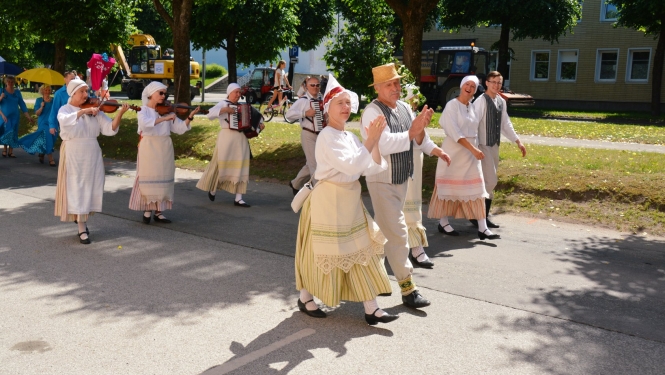 Aicinām piedalīties pilsētas svētku parādē