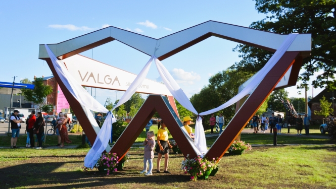 Briļlu rāmis veidots no metāla konstrukcijas