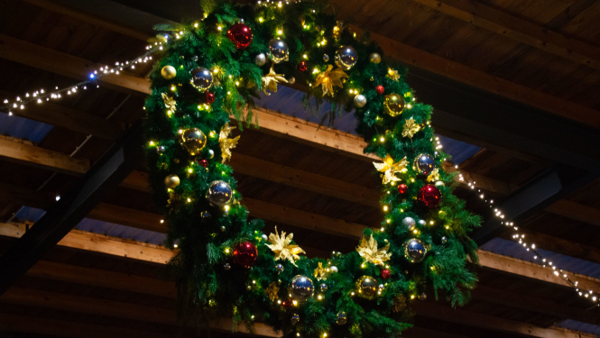 Izgaismots Adventes vainags