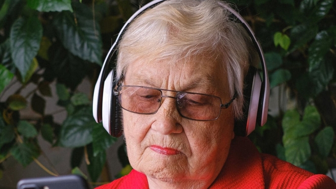 Brīvprātīgo kustība #vieglipalīdzēt un Latvijas Pensionāru federācija uzsāk kampaņu “Palīdzi sev. Palīdzi citam.”