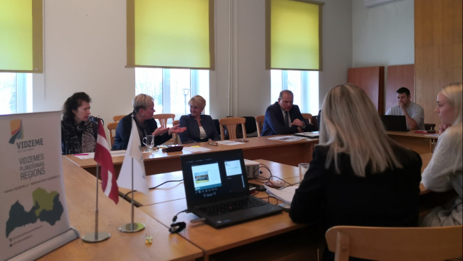 Diskutē par remigrācijas jautājumiem Vidzemes plānošanas reģiona pašvaldībās; būtiskākais šķērslis - nepietiekams dzīvojamais fonds