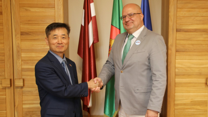 Valkas novadā viesojas Korejas Republikas vēstnieks