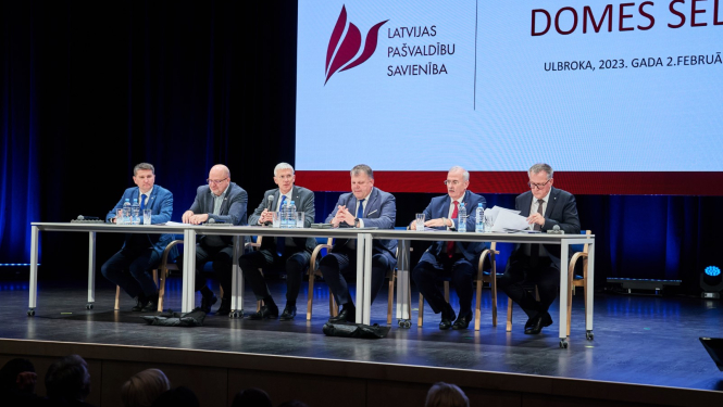 LPS sarunās ar Ministru kabinetu panākta vienošanās par īpašu vienreizēju dotāciju Valkas pašvaldībai