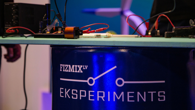 Valkas Jāņa Cimzes ģimnāzija – skolēnu erudīcijas konkursa “FIZMIX Eksperiments" uzvarētāja