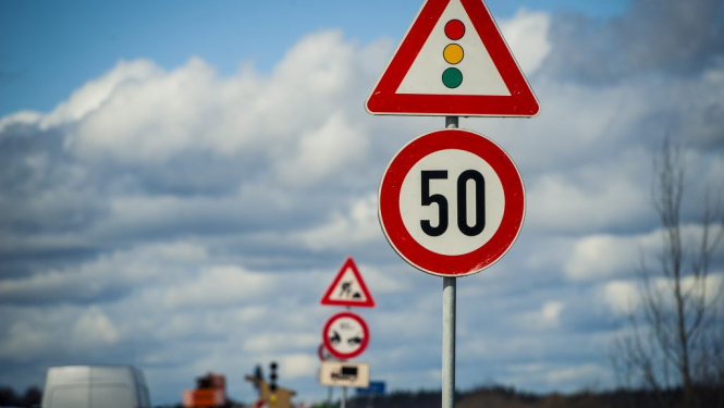 Autoceļa Smiltene–Gulbene posmā no Velēnas līdz krustojumam ar autoceļu Sinole–Silakrogs nofrēzēs sabrukušo asfaltbetona segumu