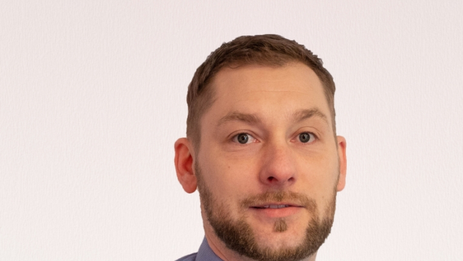 Valkas novada domes deputātu Agra Krastiņa un Andas Kušķes portretfotogrāfijas