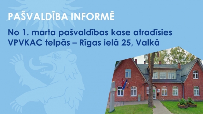 Baneris ar virsrakstu un sarkanu divstāvu ēku 