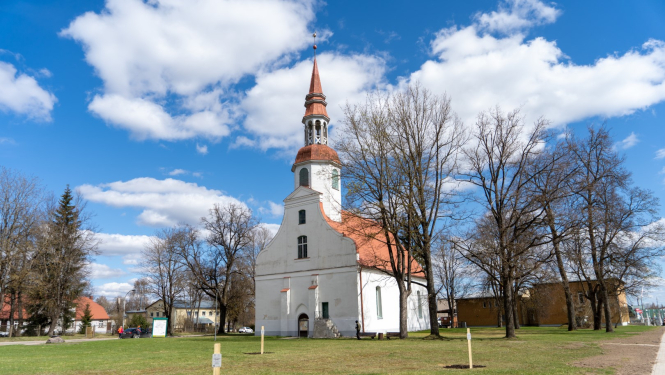 Atzīmējot reformācijas piecsimtgadi Latvijā, Valkā iestādīts Glika ozols
