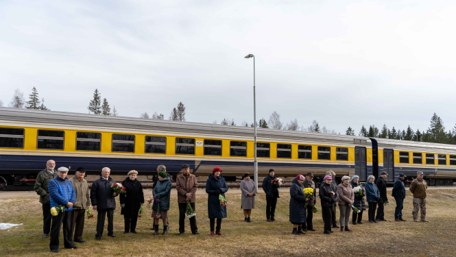 Lugažu stacijā pieminēja komunistiskā genocīda upurus