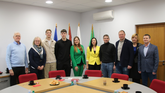 Kopbilde ar tikšanās dalībniekiem