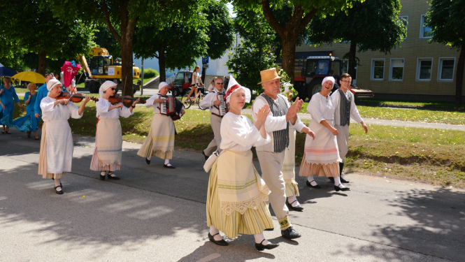 Aicinām piedalīties pilsētas svētku parādē
