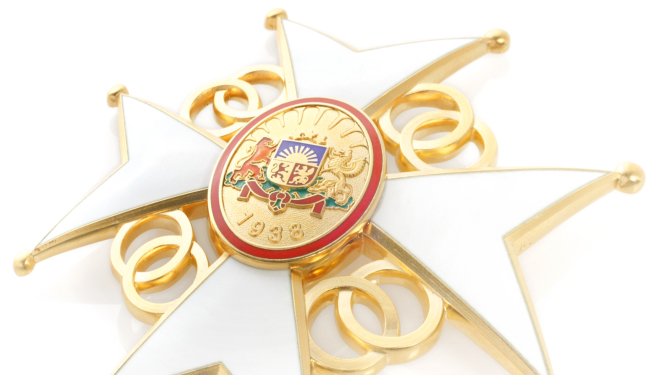 Ilggadējai bijušajai 11. Valkas mazpulka vadītājai Silvijai Doršai piešķir Atzinības krustu