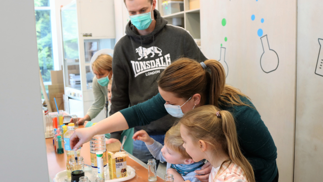 URDĀ dabu izzina zinātkāras ģimenes