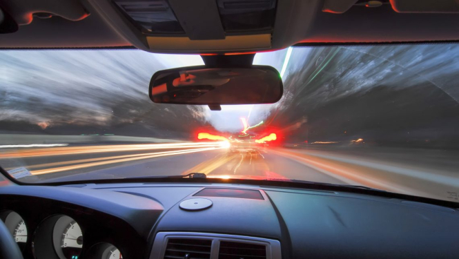 Autovadītāju ievērībai: ieteikumi drošākai braukšanai tumšajā gadalaikā