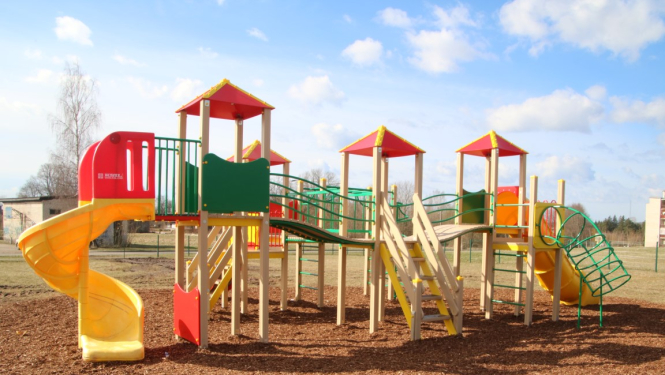 Aicinām iedzīvotājus izteikt idejas par bērnu laukumu nosaukumiem Valkas pilsētā