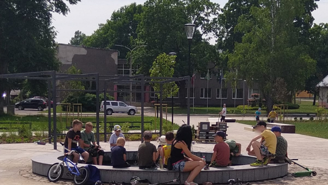 Aicinam iedzīvotājus nekāpt strūklakā