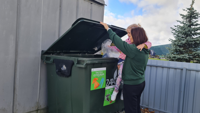 Akcijā “Otrreiz modē” savāktas 12 tonnas lietotu apavu un apģērbu