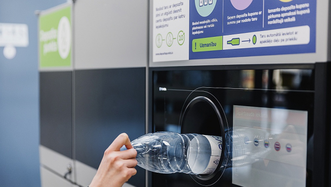 Valkā un Valgā eksperimentāli izvietots kopīgs taromāts Latvijas un Igaunijas dzērienu depozīta iepakojumam