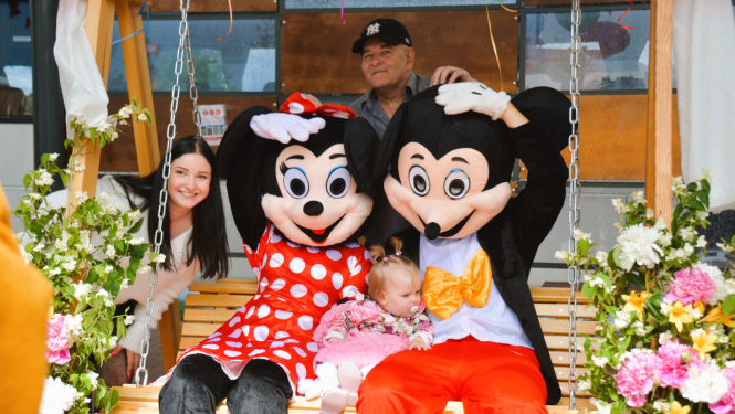 Peles Mikijs un Minnija ar jauno ģimeni