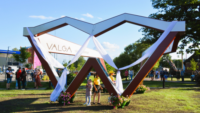 Briļlu rāmis veidots no metāla konstrukcijas