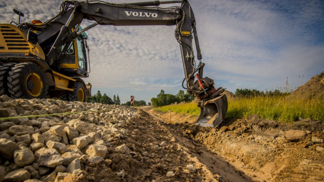 Uz reģionālā autoceļa Valka–Rūjiena atjaunos segumu no Kārķiem līdz Naukšēniem