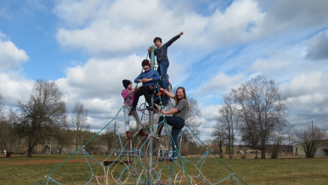 Labiekārtots rotaļu laukums Vijciemā - iecienīta vieta bērniem un ģimenēm ar bērniem