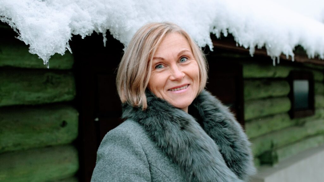 Valkā apskatāma gleznotājas Ilvas Ievānes gleznu izstāde “Atmiņas par jūru”