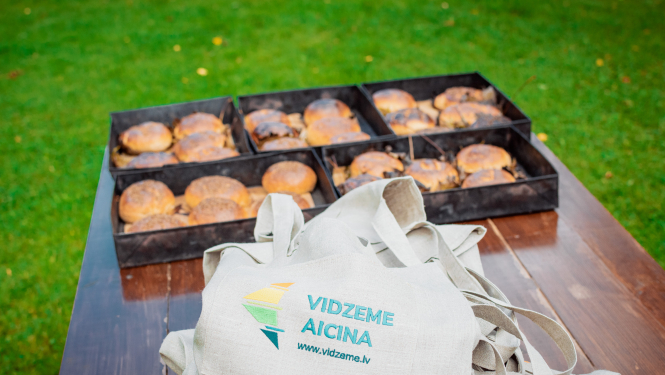 Satikšanās Latvijā - salidojumā tiekas remigrantu ģimenes no Vidzemes