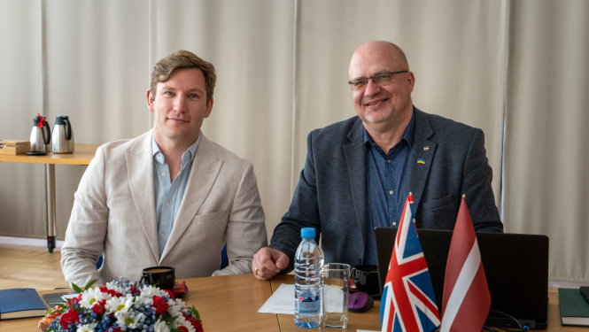 Valkā viesojas Britu aizsardzības atašejs pulkvežleitnants