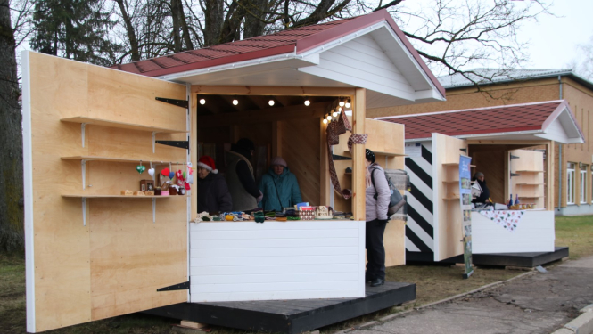 Aicinām tirgotājus svētku gaidīšanas laikā izmantot tirdzniecības namiņus