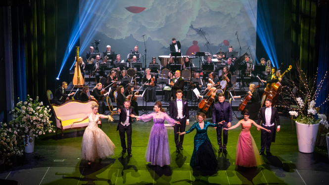 Valkas pilsētas kultūras namā Operetes teātra teatralizētā koncertprogramma “Musique d'amour”