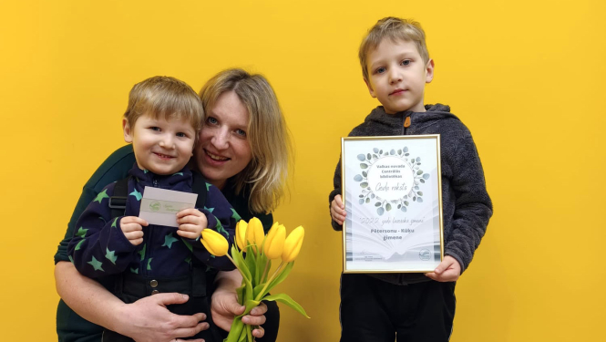 Noskaidrota 2022. gada lasošākā ģimene Valkas bibliotēkā