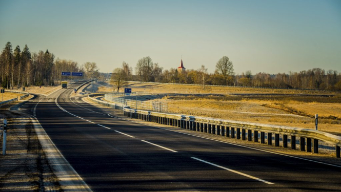 Autovadītāju ievērībai: atgādinām par savlaicīgu riepu nomaiņu
