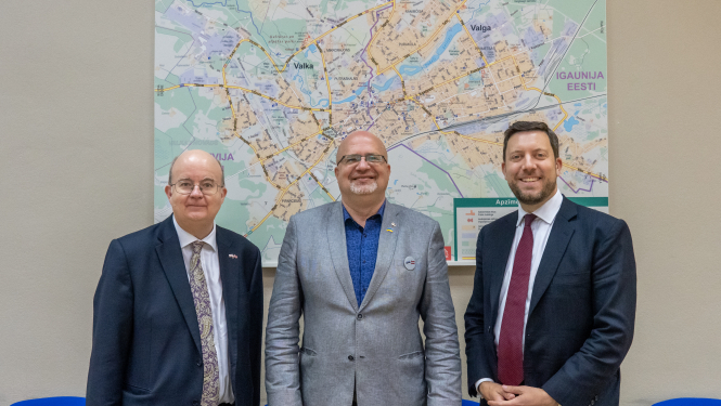 Valkā viesojas Lielbritānijas pilnvarotie vēstnieki Latvijā un Igaunijā