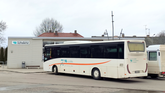 Autobus pie Valkas autoostas