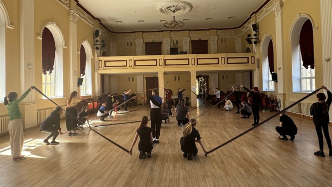 Dejotāji kultūras nama lielajā zālē