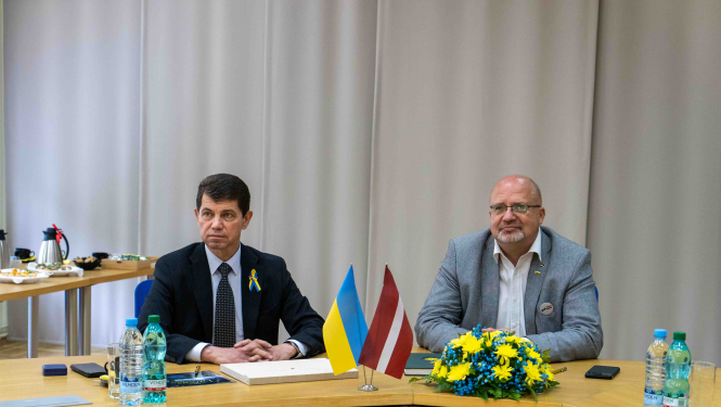 Valkā viesojās Ukrainas vēstnieks